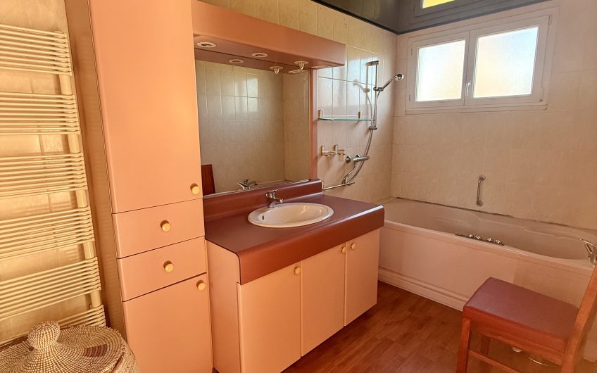 MAISON FAMILIALE – 10 PIECES – LANGUEUX