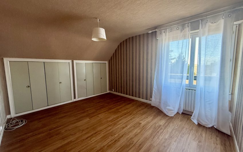 MAISON FAMILIALE – 10 PIECES – LANGUEUX