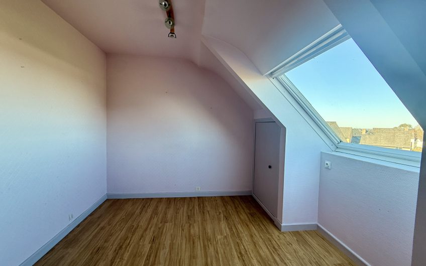 MAISON FAMILIALE – 10 PIECES – LANGUEUX