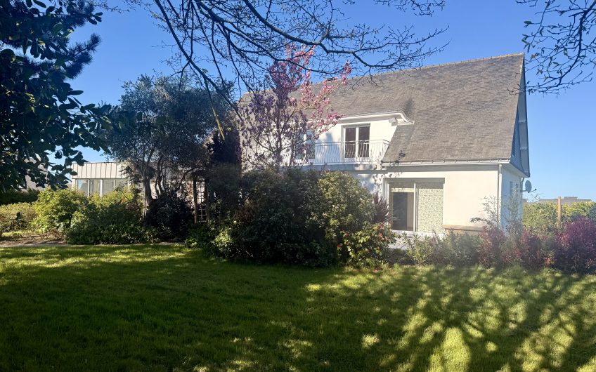 MAISON FAMILIALE – 10 PIECES – LANGUEUX